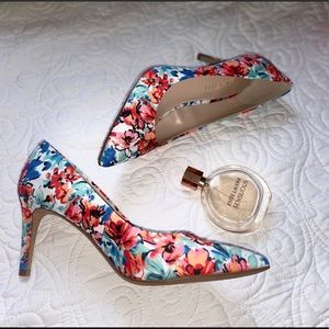 NEW Floral Pumps